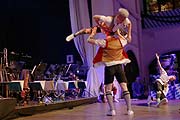 Akrobatisch: DDC Breakdance - Bayerischer Breakdance beim Starkbieranstich 2018 im Löwenbräukeller  (©Foto: Martin Schmitz)